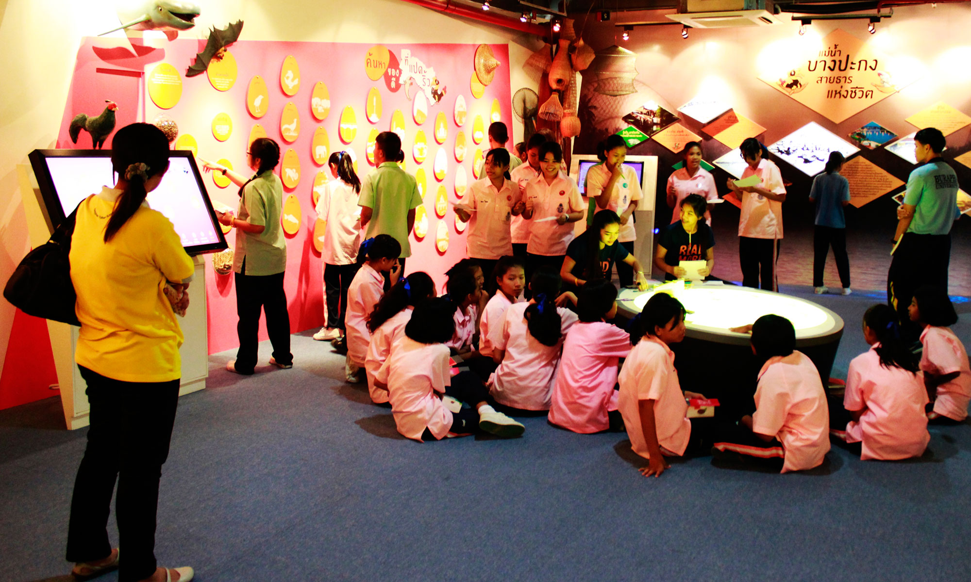 Knowledge Center of Chachoengsao is a permanent exhibition, There are visitors all year round.